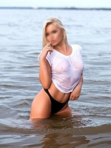 Rinora, escort in Kilbirnie - 18498